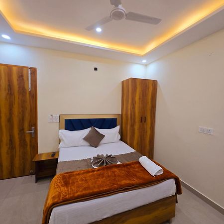 Hotel Blu Plaza غورغاون المظهر الخارجي الصورة