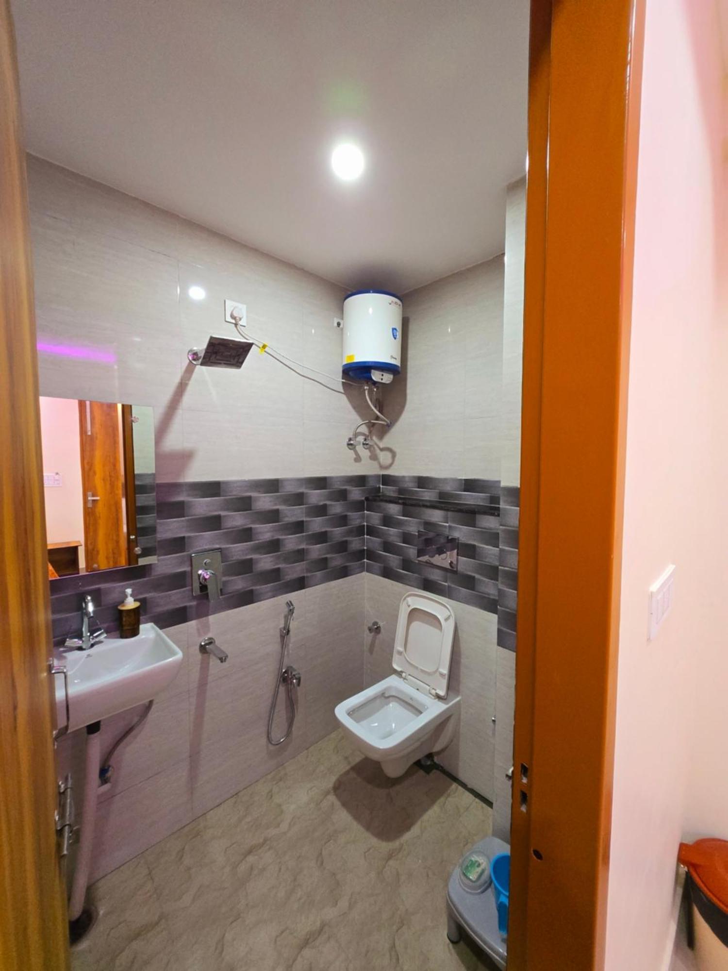 Hotel Blu Plaza غورغاون المظهر الخارجي الصورة